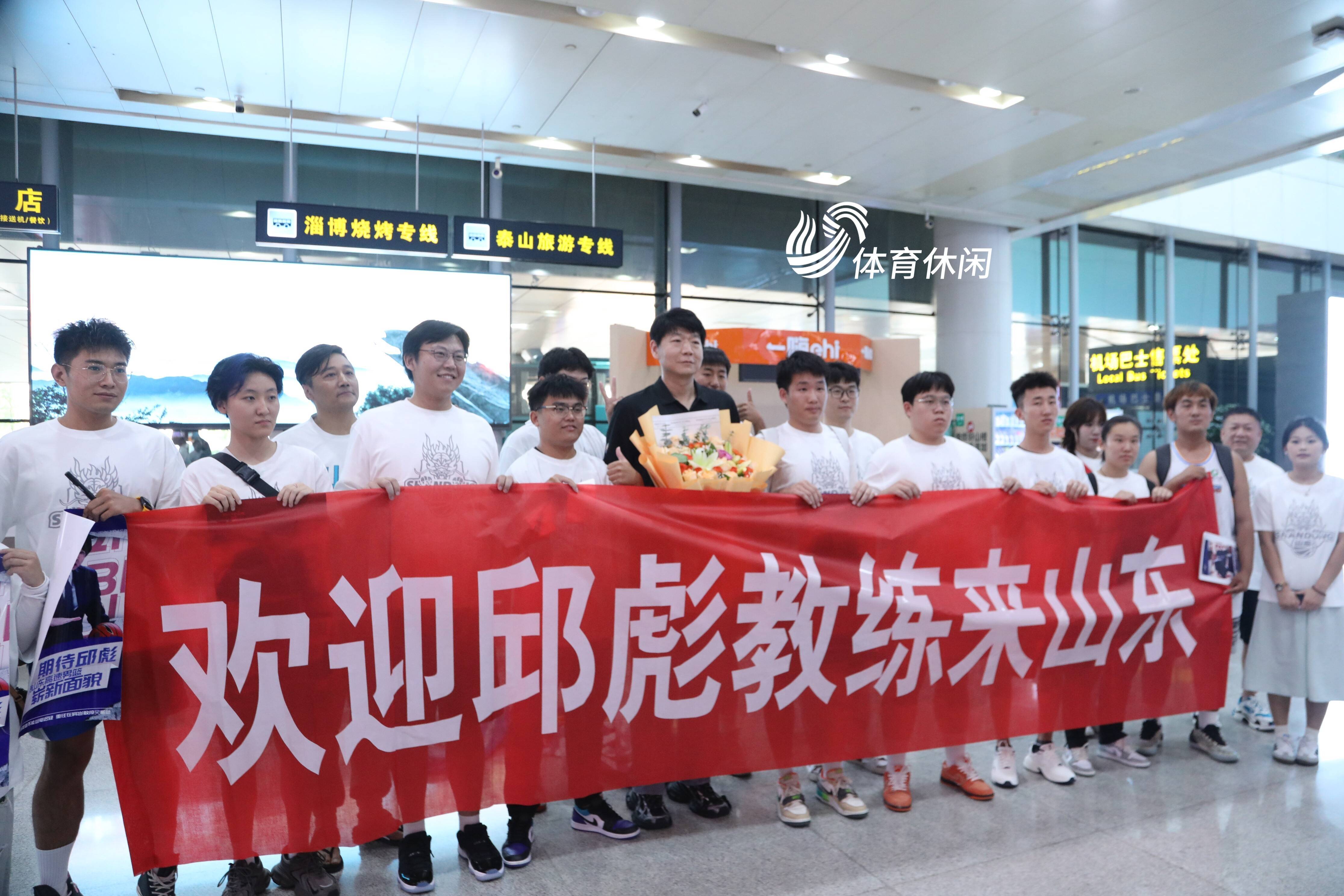 山东男篮主场告捷,取得三连胜,领跑CBA积分榜 山东男篮主场告捷,取得三连胜,领跑CBA积分榜