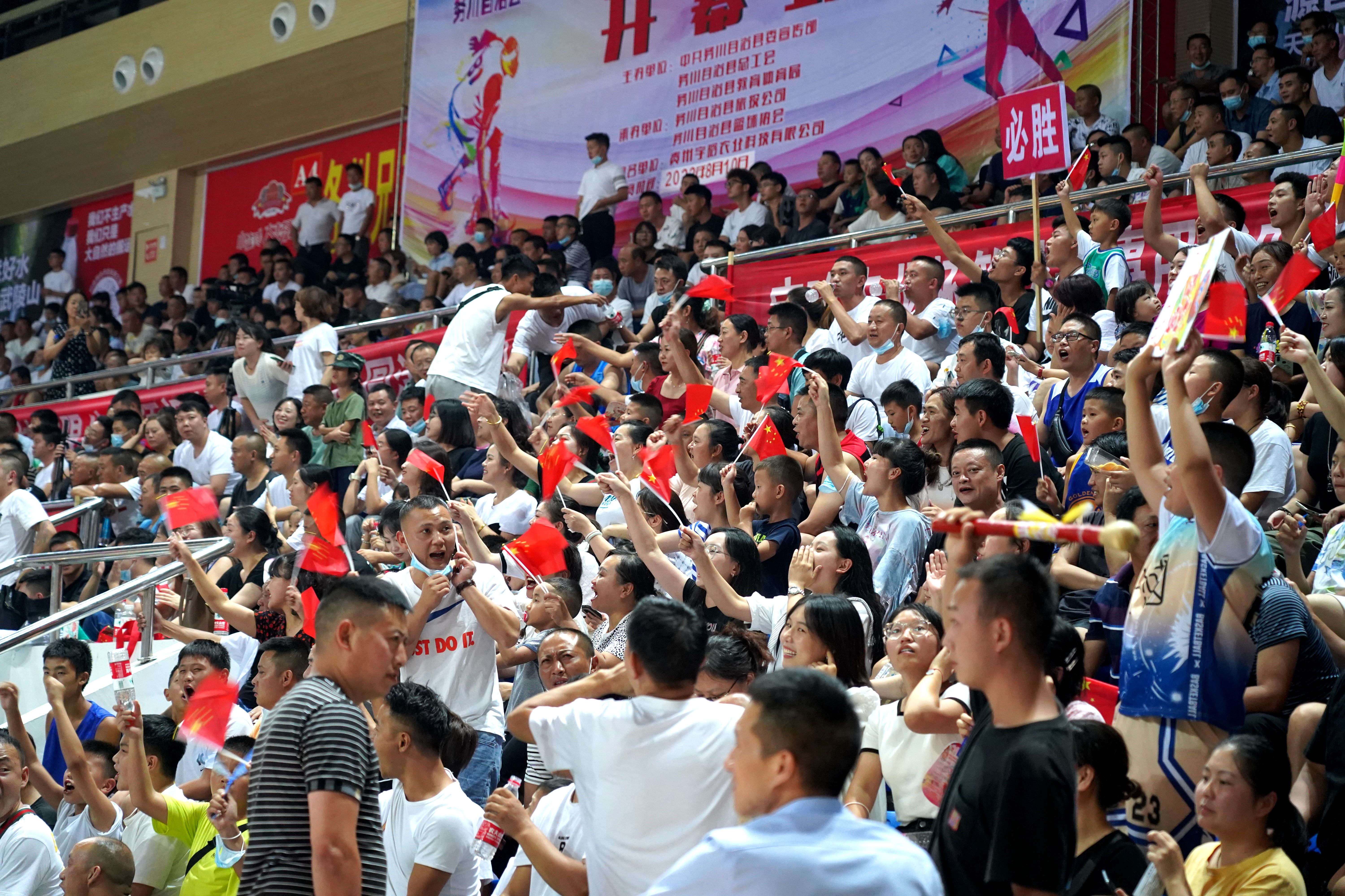 星空体育-精彩对决：女足比赛冠军之争拉开序幕