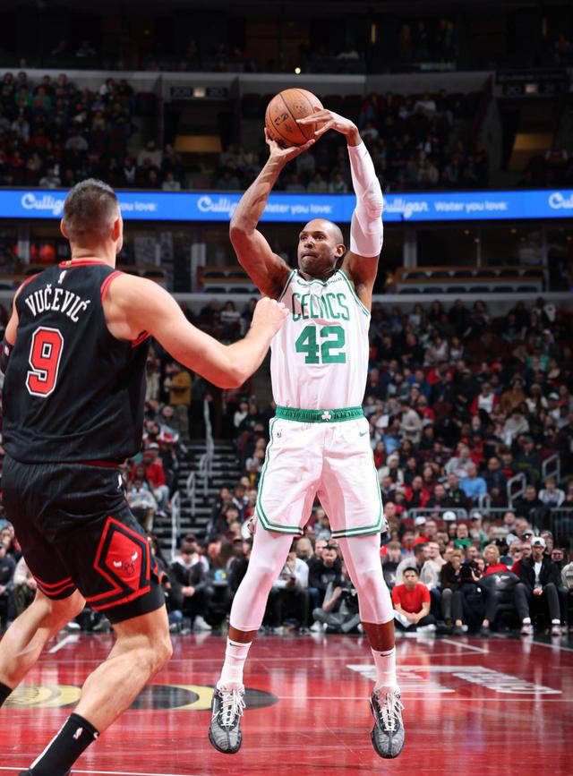 星空体育-凯尔特人客场大胜，实现胜利保持连胜