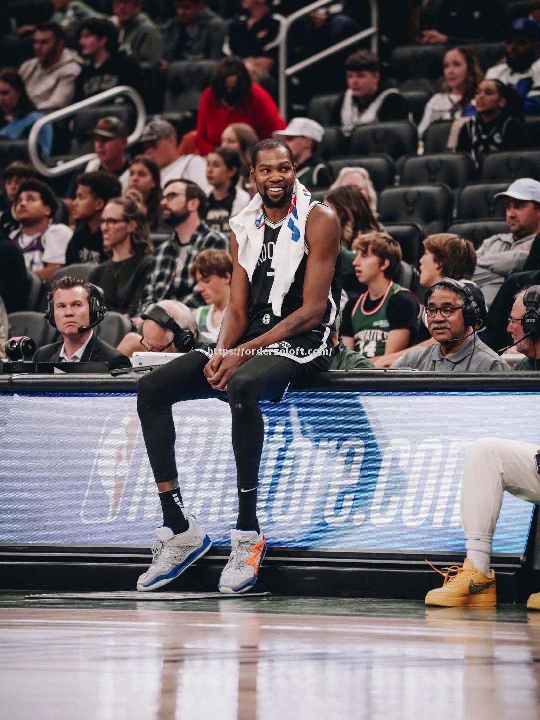 星空体育-雄鹿战胜篮网，将比赛拖入抢七战