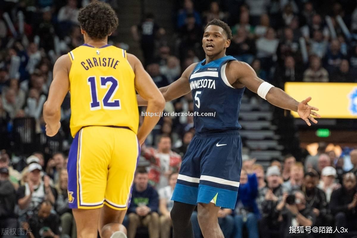 星空体育-球星再次掌控比赛，带领球队胜出