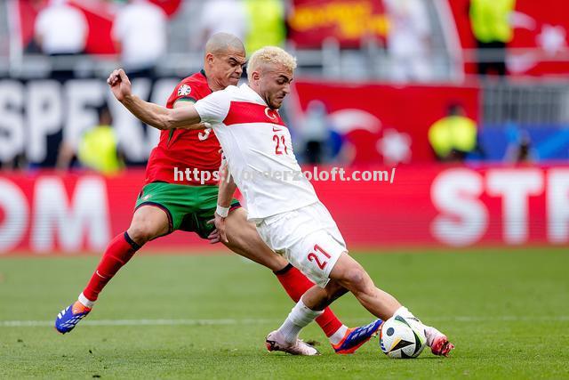 星空体育-曼联前锋连续进球，英超争冠形势微妙！