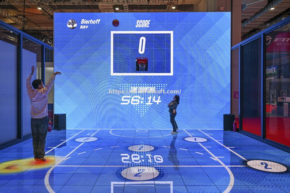 星空体育-职业篮球盛会现场气氛热烈，球迷尖叫声不断