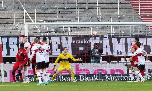 星空体育-斯图加特客场不敌沃尔夫斯堡，积分榜下滑