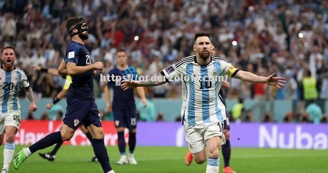 梅西率领巴萨逆风翻盘，轻松晋级